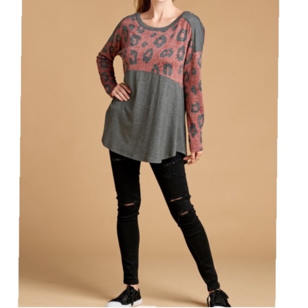 Red & heather gray leopard print tee